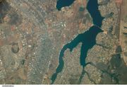 Imagen de la masificación urbanística desde el espacio