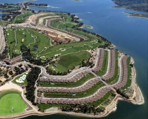 complejo turístico Marina de Valdecañas (en Cáceres) es ilegal