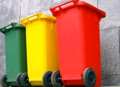 Pueden sancionar por arrojar escombros en los contenedores de basuras